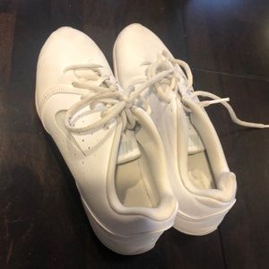 Cheer shoes